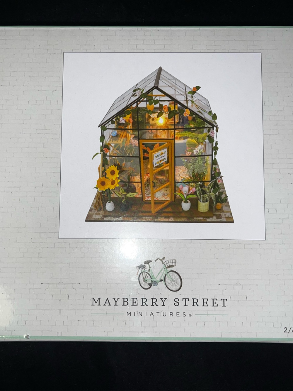 Brand new Mayberry Street Miniatures kit gorgeous light up greenhouse